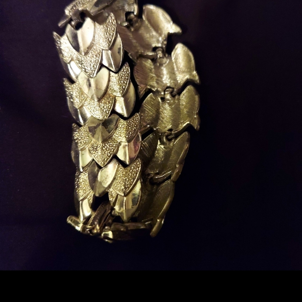 Coro Bracelet Jewelry Vintage Art Deco Circa Gold Tone
Modernist Wide Vintage